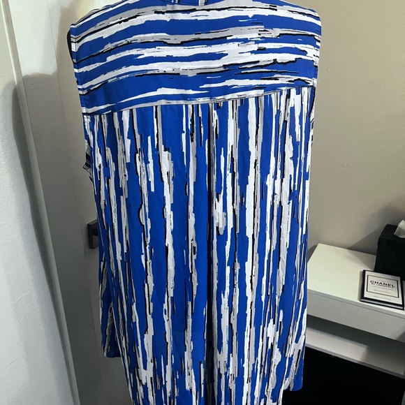 Alfani | Blue & White Zippered Front Sleeveless Blouse Size 2XL - Picture 7 of 10